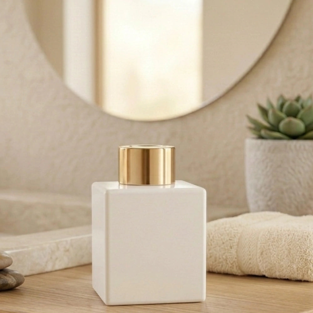 Mini Porta Sabonete Líquido de Vidro Branco com Tampa Dourada