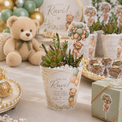 Lembrancinha de chá de bebê masculino: suculenta em vasinho com rótulo personalizado, tag de ursinho e pedrinhas brancas