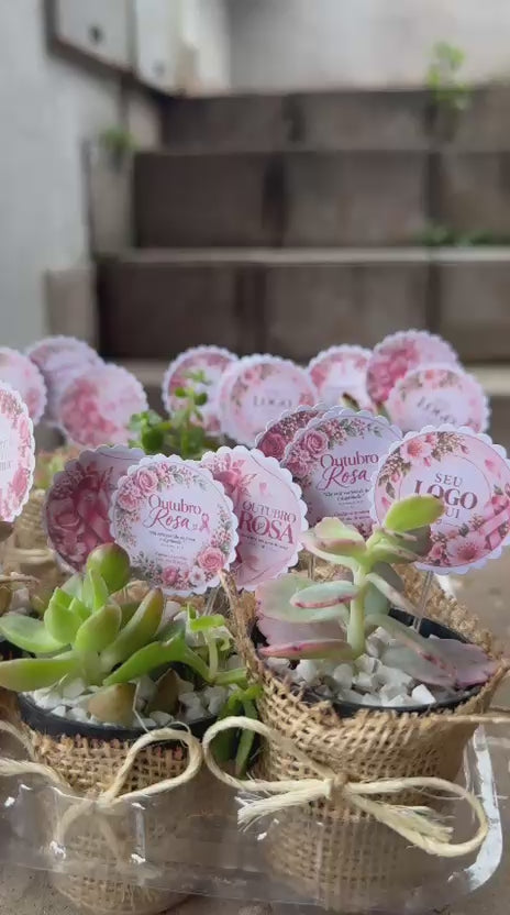 Vídeo de um pedido real de lembrancinhas Outubro Rosa em cachepô de juta